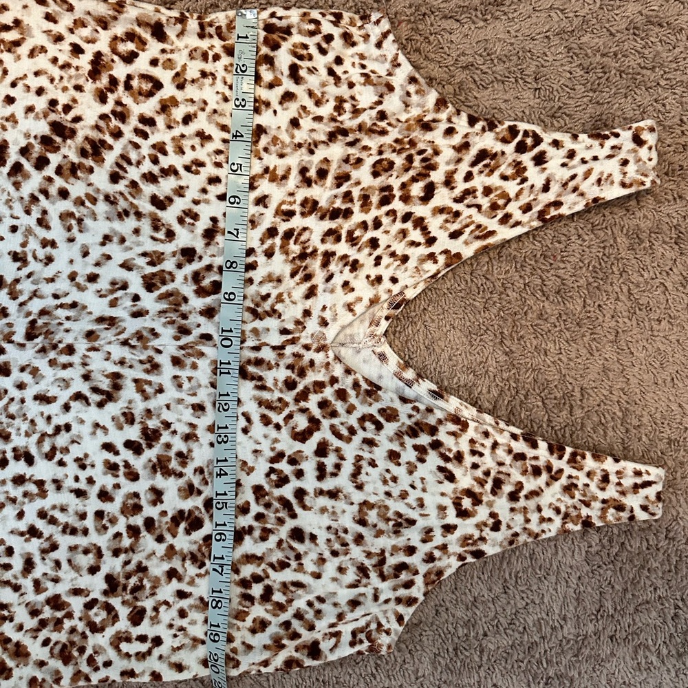 Old Navy jumpsuit in leopard pattern. Size large - Picture 4 of 7